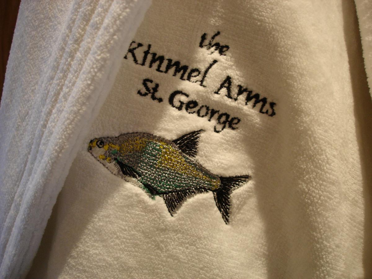 The Kinmel Arms 호텔 애버갤리 외부 사진