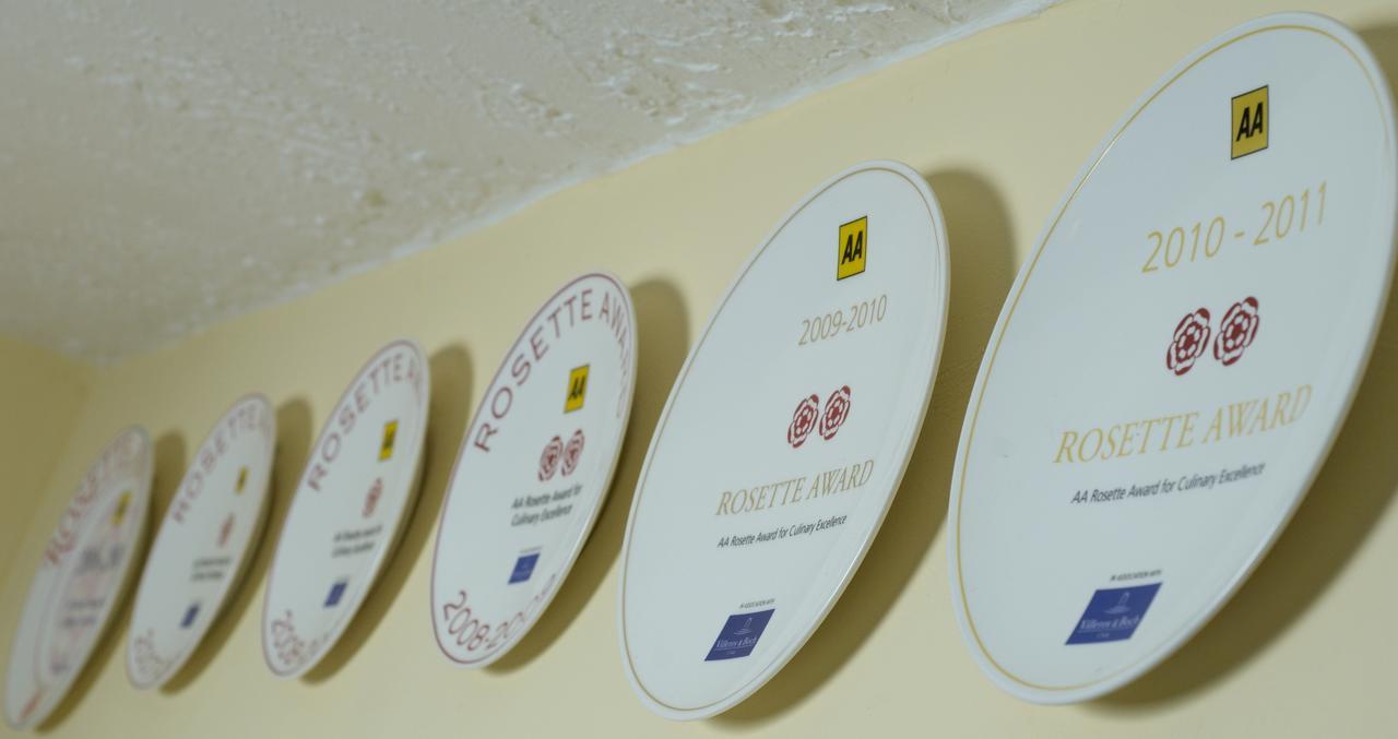 The Kinmel Arms 호텔 애버갤리 외부 사진